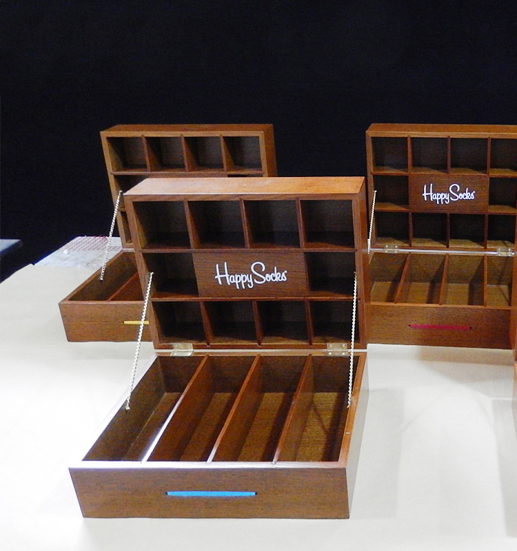 Happy Customized Brown Wood Counter Top Sock Display Foot Case (2)